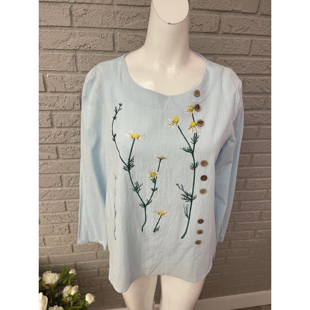 Light Blue Women’s Floral with Button Detail Long Sleeve Blouse Size L <3